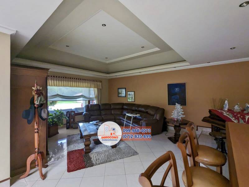 C1305 AMPLIA CASA CON HERMOSOS JARDINES EN VENTA